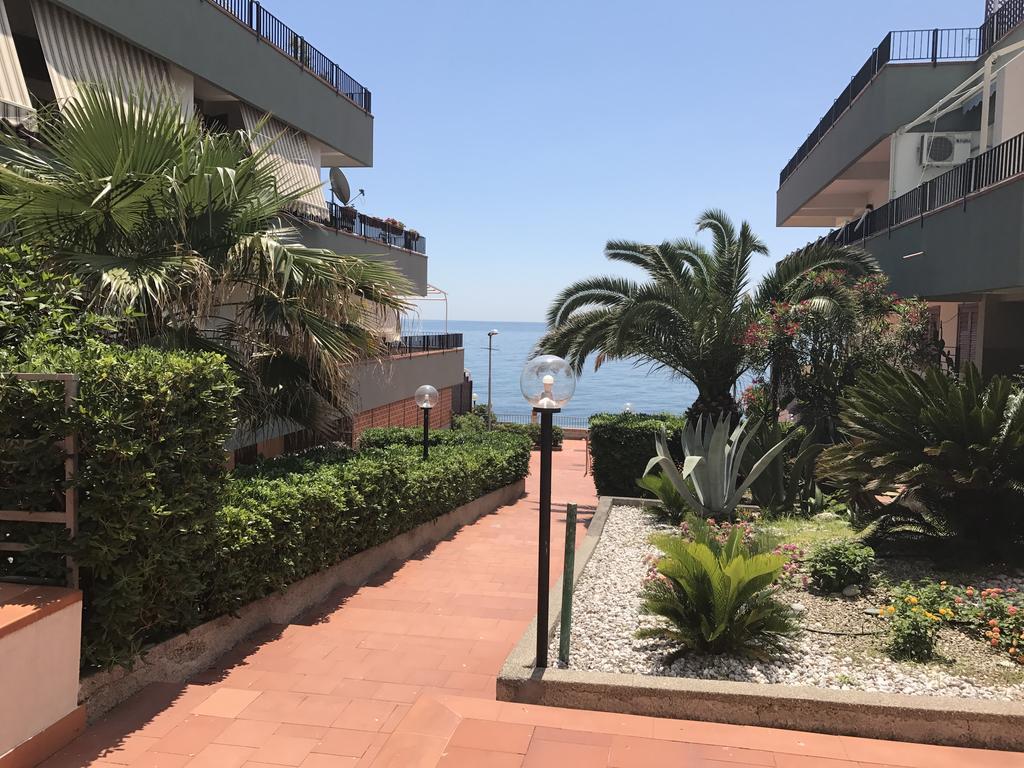 Apartamento Casa Paloma Letojanni Exterior foto